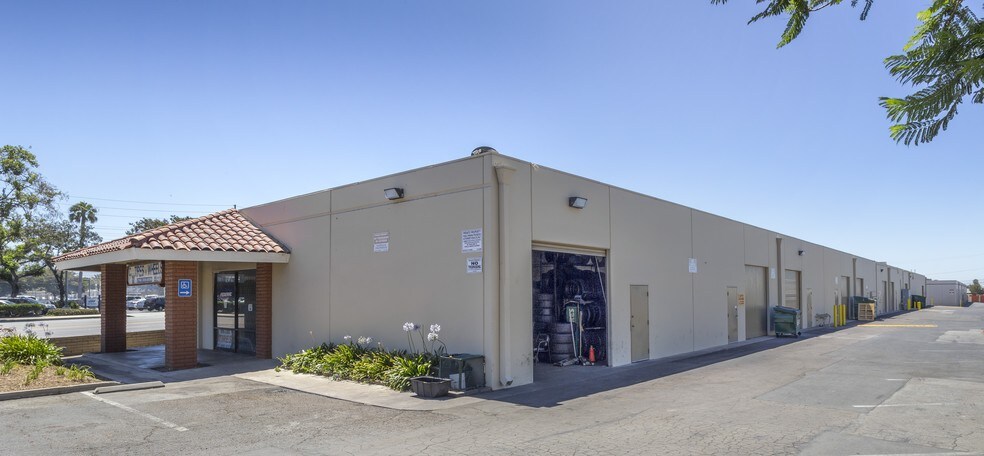 More Photos Of 200-220 S Grand Ave, Santa Ana Warehouse For Lease
