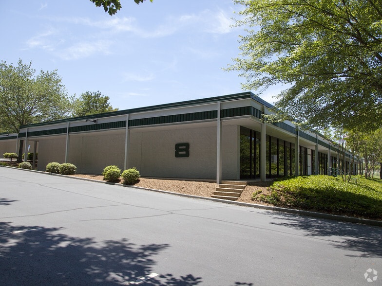 More Photos Of 25 Woods Lake Rd, Greenville Unknown For Lease