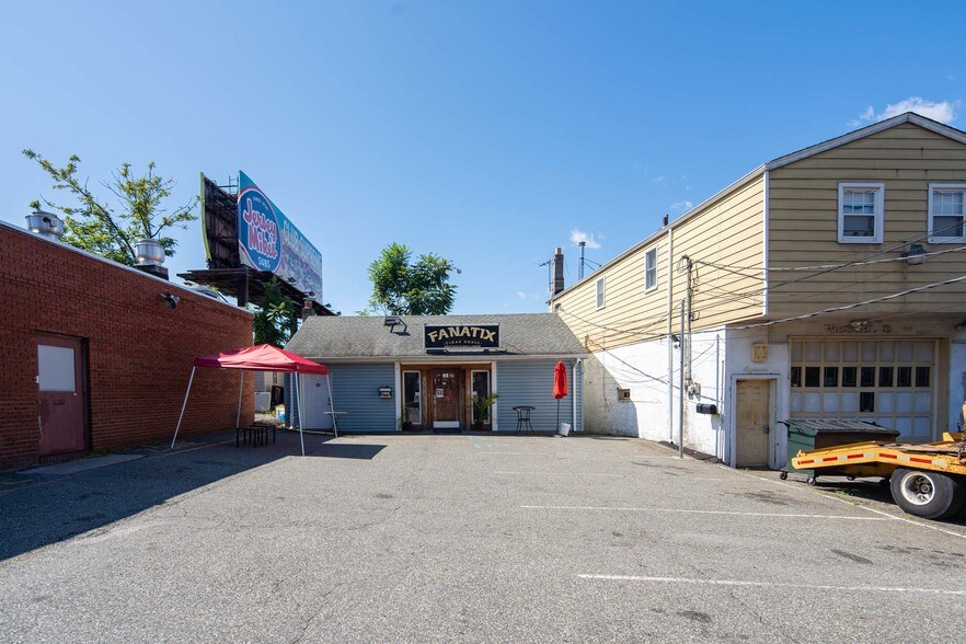 More Photos Of 20 Essex St, Lodi Freestanding For Sale