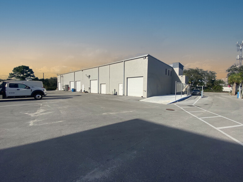 More Photos Of 1092-1086 NE Industrial Blvd, Jensen Beach Light Manufacturing For Lease