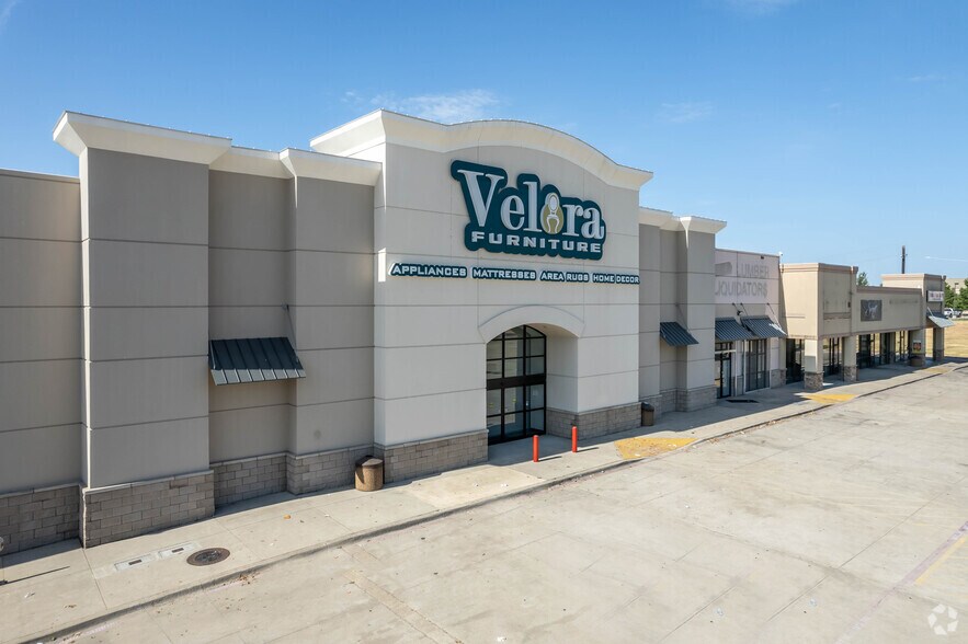 Primary Photo Of 2984 W Wheatland Rd, Dallas Storefront For Lease