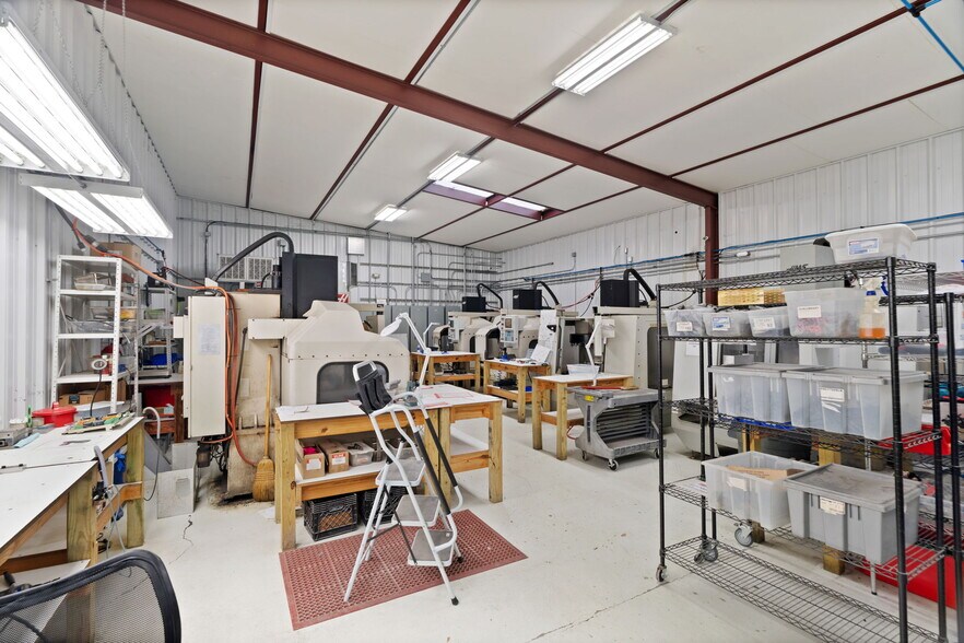 More Photos Of 9430 Ranch to Market Rd, Leander Light Distribution For Sale