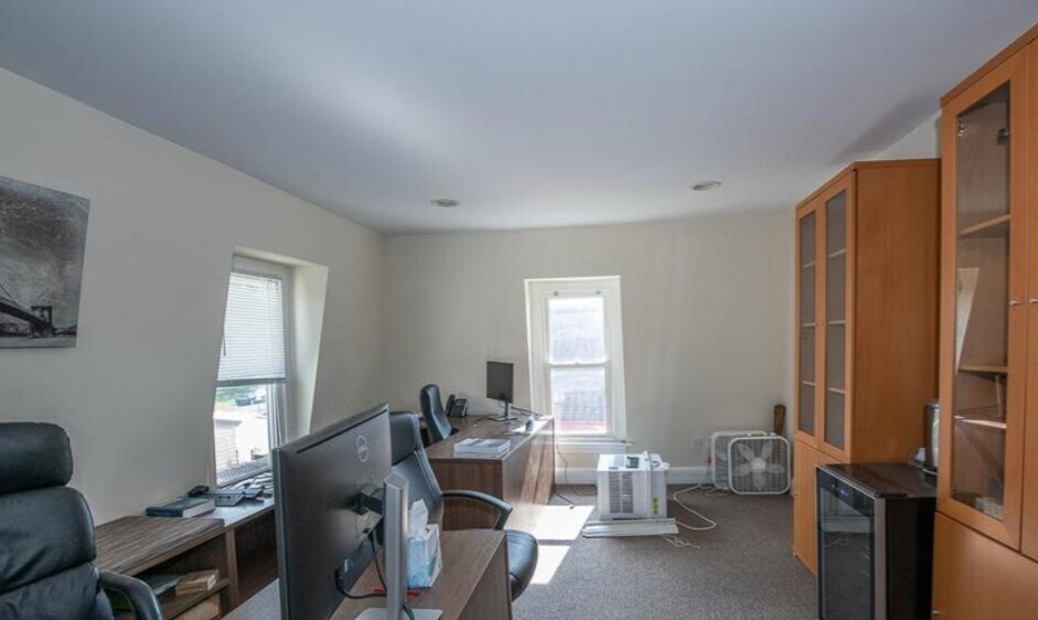 More Photos Of 116 E King St, Malvern Office For Lease