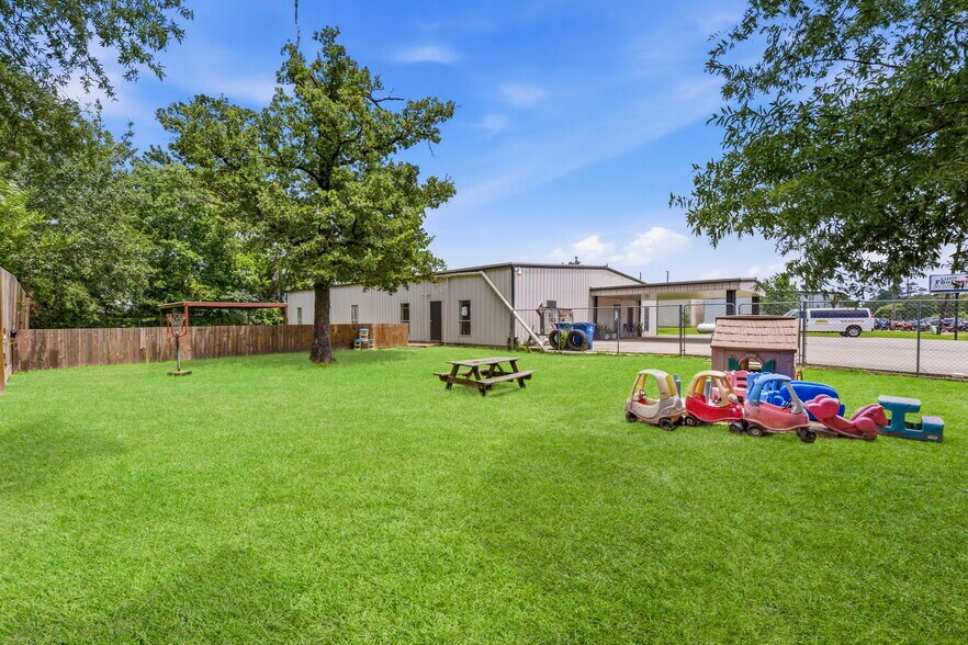 More Photos Of 16737 Sprawling Oaks Dr, Conroe Daycare Center For Sale