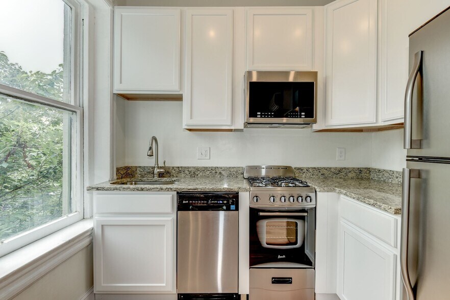 More Photos Of 1674 Irving St NW, Washington Apartments For Sale