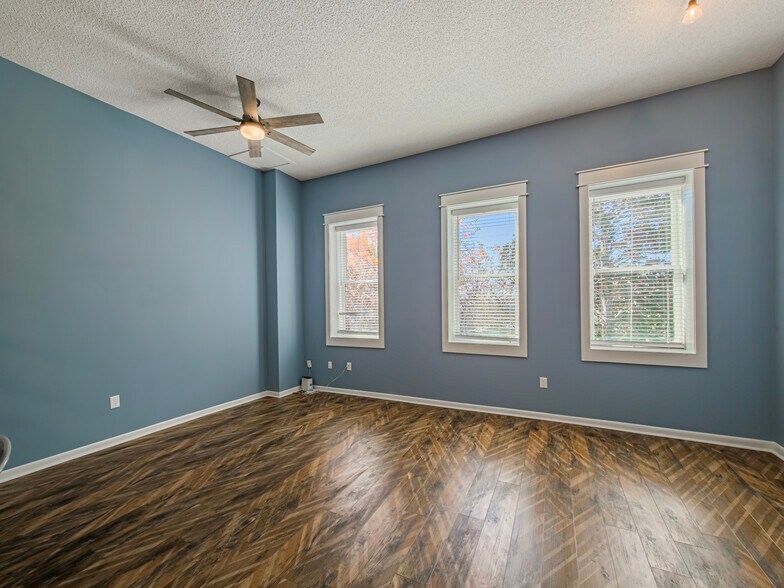 More Photos Of 114 N Patterson, Valdosta Storefront Retail Office For Sale