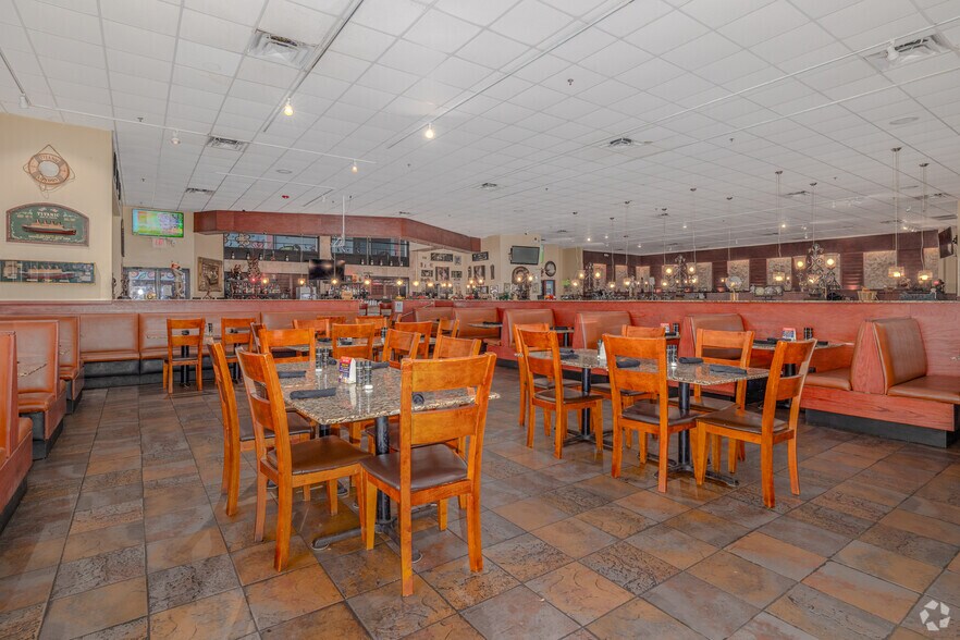 More Photos Of 7516 W Irlo Bronson Memorial Hwy, Kissimmee General Retail For Sale