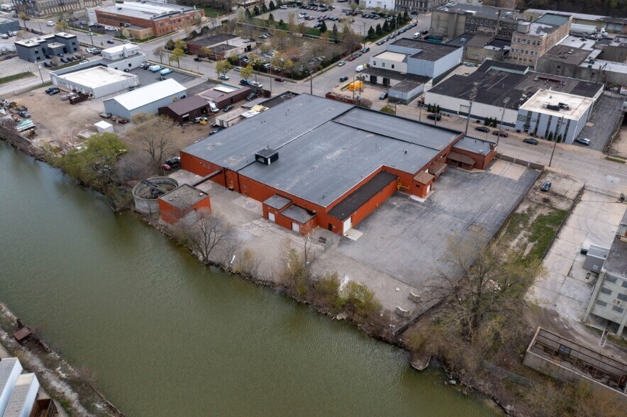 More Photos Of 1230 W Bruce St, Milwaukee Manufacturing For Lease