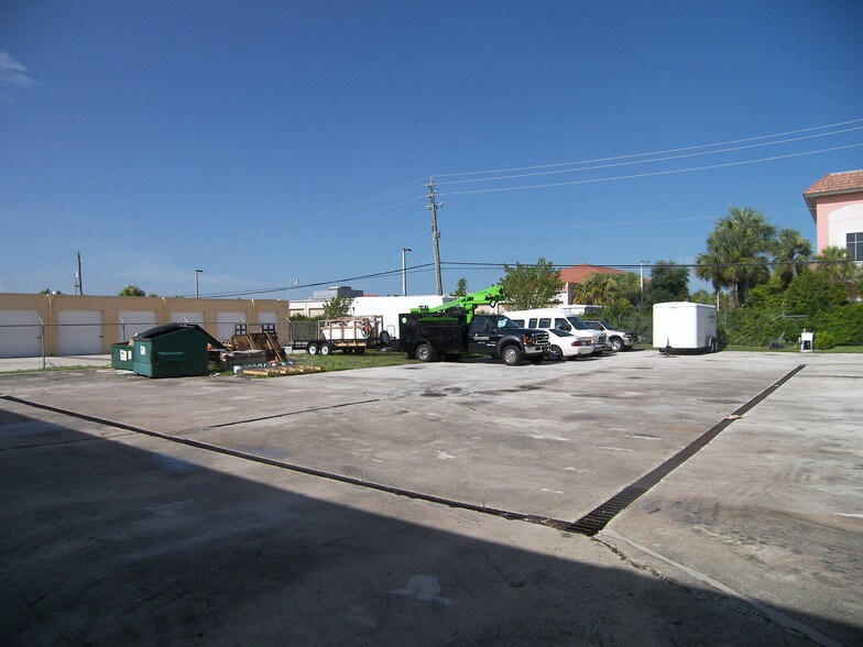 More Photos Of 500 W Commerce Way W, Jupiter Warehouse For Lease