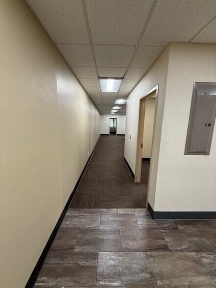 More Photos Of 698 12th St SE, Salem Office For Lease