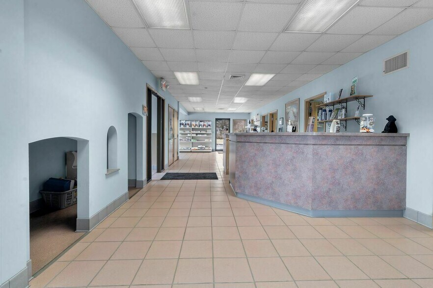 More Photos Of 150 Mensa Dr, Noblesville Office For Sale