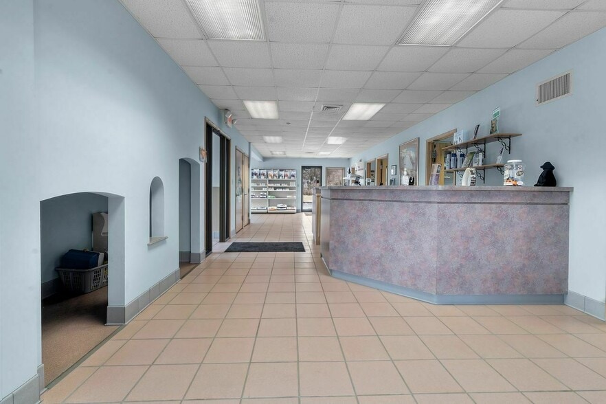 More Photos Of 150 Mensa Dr, Noblesville Office For Sale