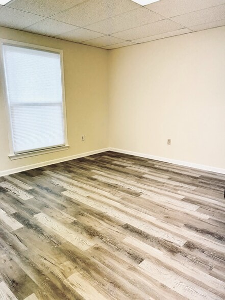 More Photos Of 9236-9248 Mosby St, Manassas Office For Lease