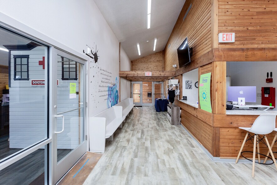 More Photos Of 1380 NE 66th Ave, Des Moines Flex For Sale