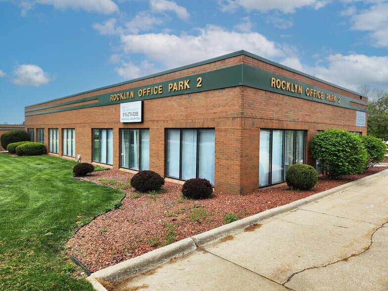 Primary Photo Of 6901 Hickman Rd, Urbandale Medical For Sale