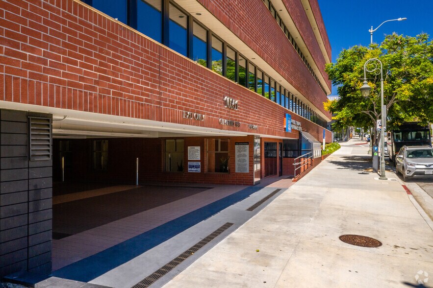 More Photos Of 10351 Santa Monica Blvd, Los Angeles Office For Lease