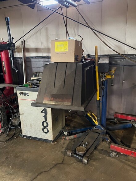 More Photos Of 202 N High St, Mount Orab Auto Repair For Sale