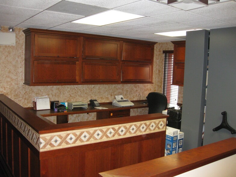 More Photos Of 85 Market St, Elgin Office For Sale