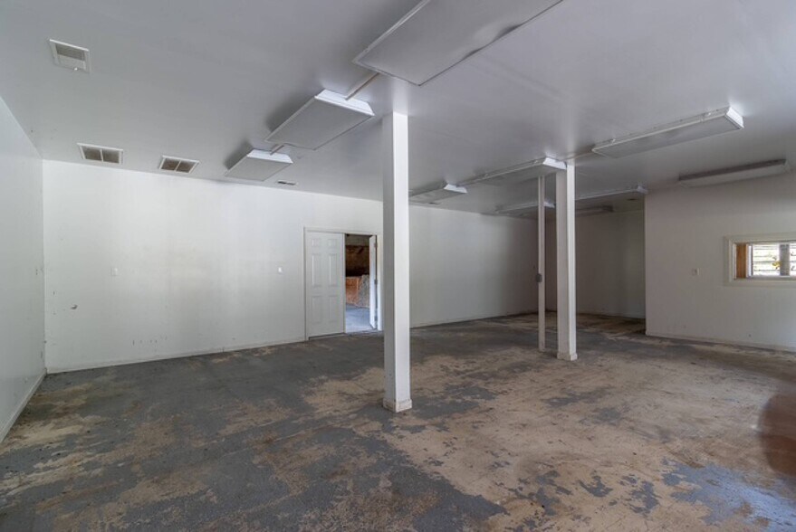 More Photos Of 13807 Rankin Ave, Dunlap Industrial For Sale