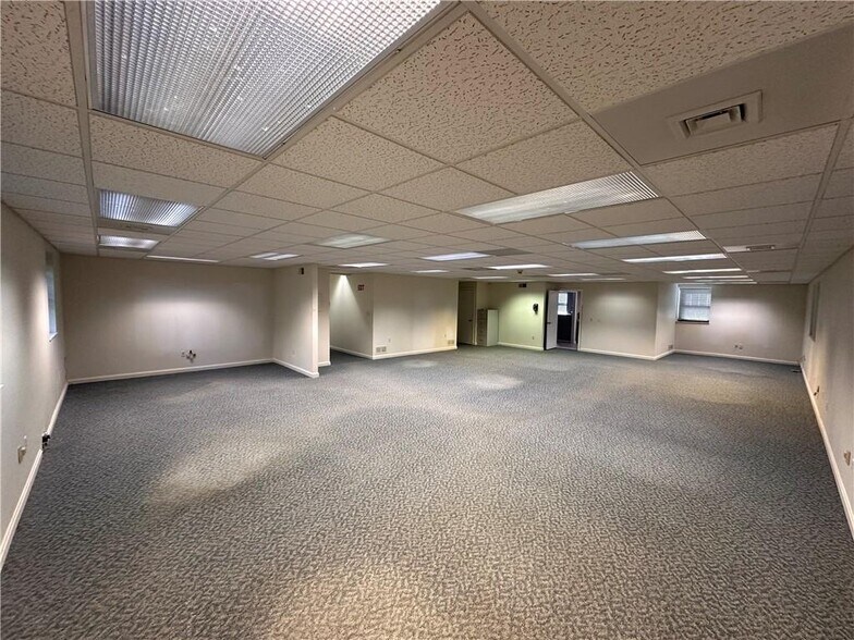 More Photos Of 300 McKnight Park Dr, Pittsburgh Office For Sale