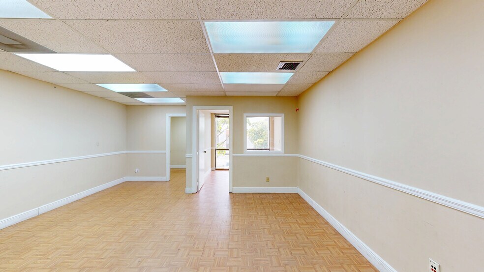 More Photos Of 540 NW 165th St, Miami Office For Lease