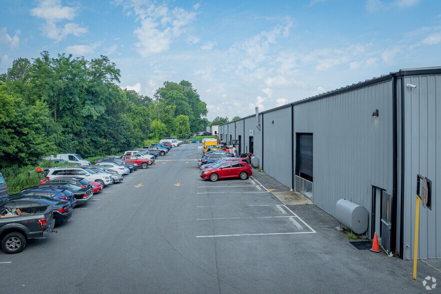 More Photos Of 12300 Owings Mills Blvd, Reisterstown Warehouse For Lease