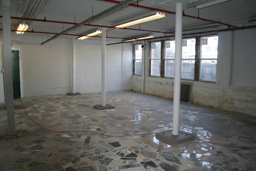 More Photos Of 210-211 Cottage St, Poughkeepsie Warehouse For Lease