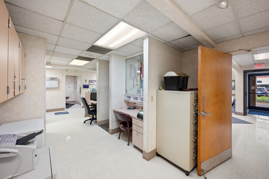 More Photos Of 5410 N Tryon St, Charlotte Medical For Sale