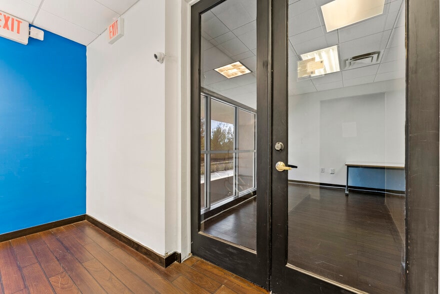 More Photos Of 20165-20199 NE 16th Pl, Miami Flex For Lease