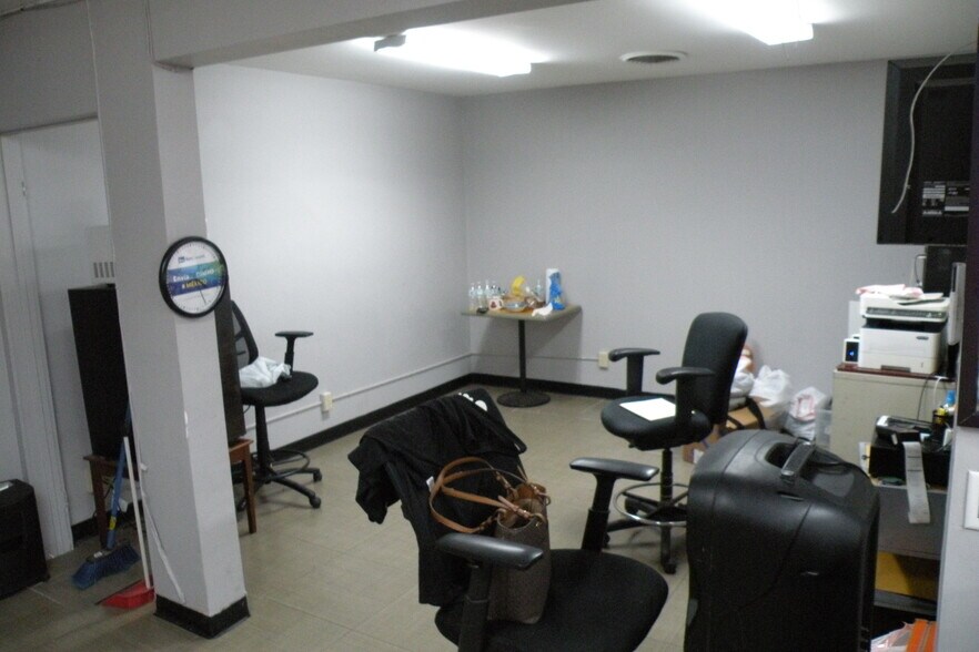 More Photos Of 260 N Tustin St, Orange Unknown For Lease