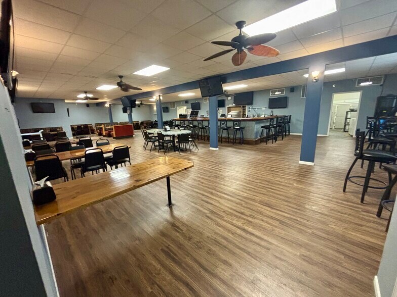 More Photos Of 106 E 4th St, Washington Restaurant For Sale