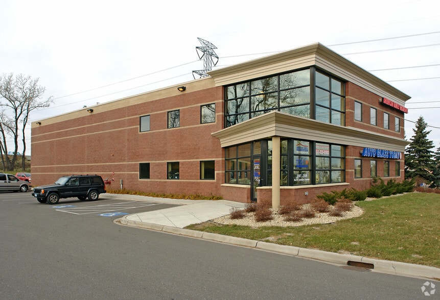 Primary Photo Of 2597-2599 N Cleveland Ave, Roseville Showroom For Lease