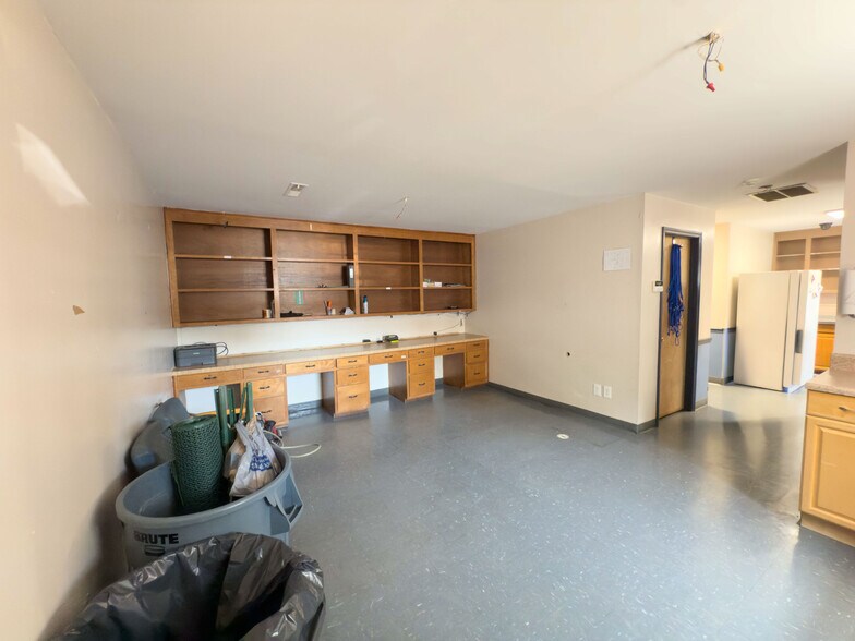 More Photos Of 6916 Harrisburg Rd, Charlotte Office For Sale