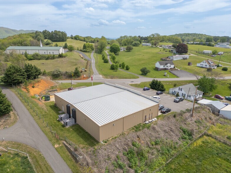 More Photos Of 555 Fort Chiswell Rd, Fort Chiswell Freestanding For Sale
