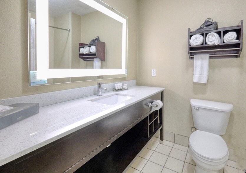 More Photos Of 10446 Interstate 37, Corpus Christi Hotel For Sale