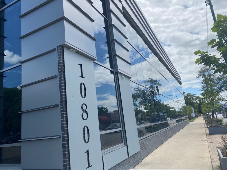 Primary Photo Of 10801 S Western Ave, Chicago Medical For Lease