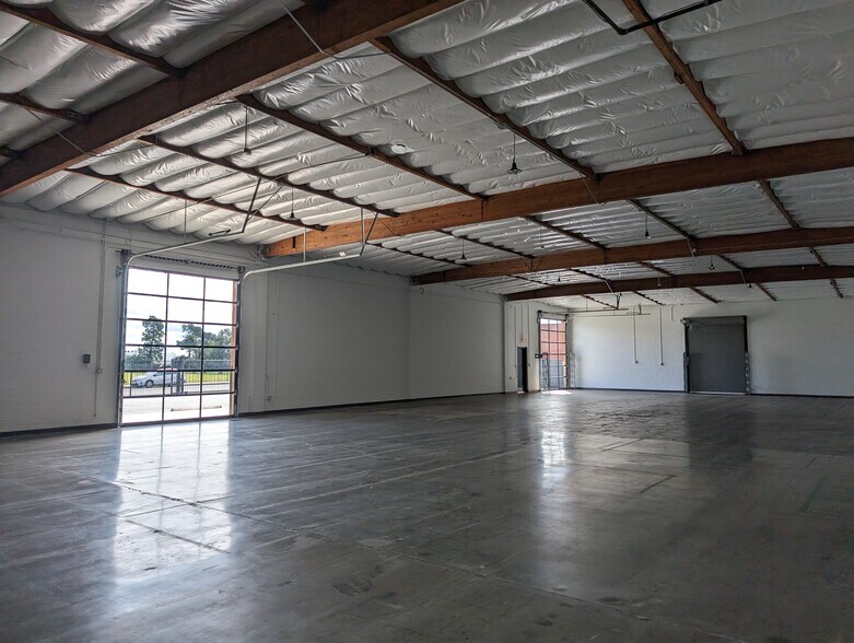 More Photos Of 4100 Vanowen Pl, Burbank Warehouse For Lease