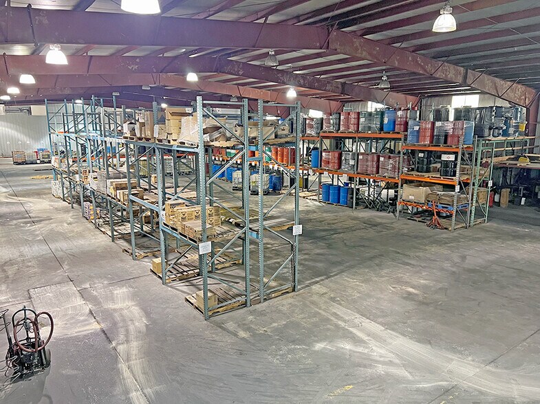 More Photos Of 1304 Woodlawn Rd, Lincoln Warehouse For Lease