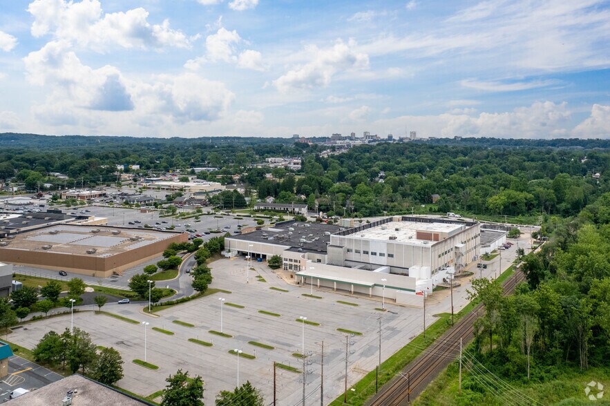 More Photos Of 130-170 W Ridgely Rd, Lutherville General Retail For Lease