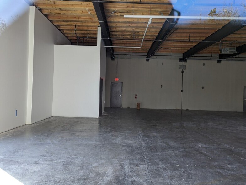 More Photos Of 6923 NW Friberg Strunk St, Camas Unknown For Lease