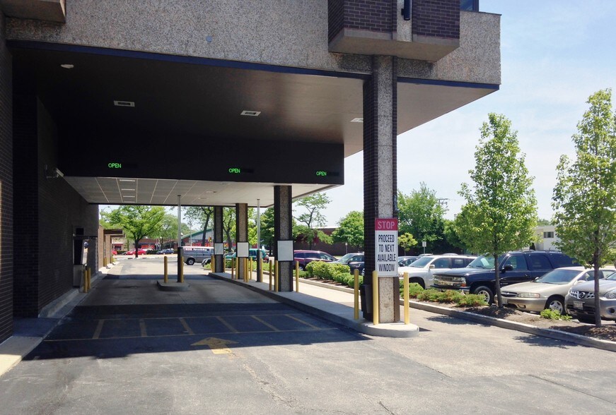 More Photos Of 4433 W Touhy Ave, Lincolnwood Office For Lease