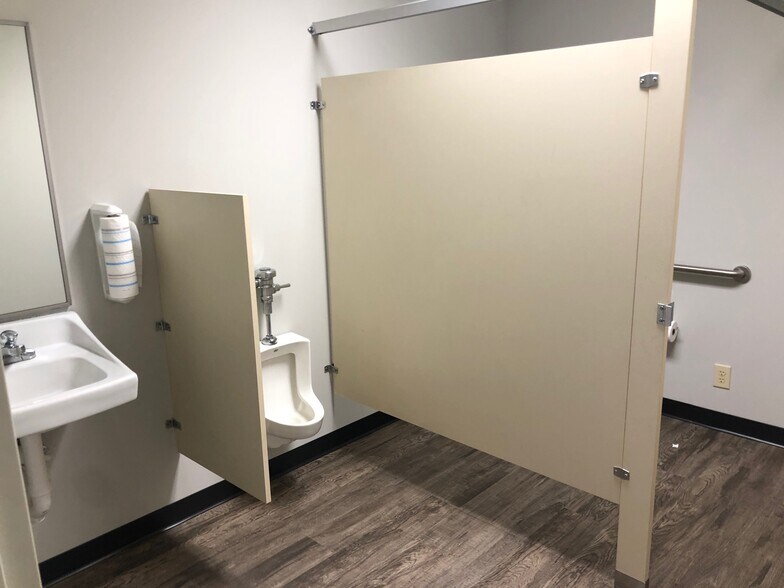 More Photos Of 508 Holly Hill Ln, Burlington Office Residential For Lease