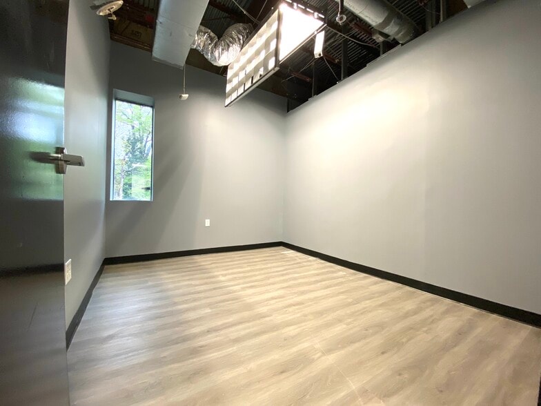 More Photos Of 2488 SW Lakewood Ave, Atlanta Office Residential For Lease