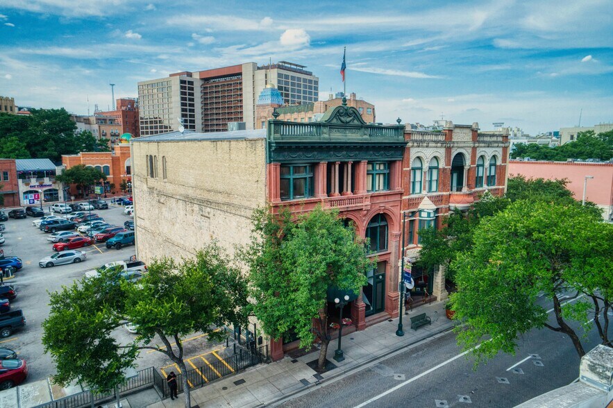 More Photos Of 309 E Commerce St, San Antonio Office For Lease