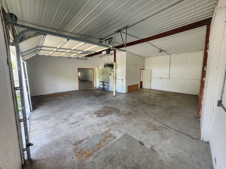 More Photos Of 1230 Jackson St, Columbus Warehouse For Lease