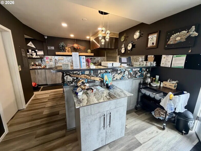 More Photos Of 404 Garibaldi (Hwy 101), Garibaldi General Retail For Sale