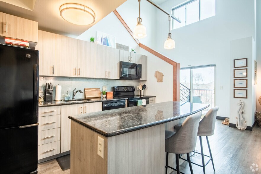 More Photos Of 320 W Broadway, Monona Apartments For Lease