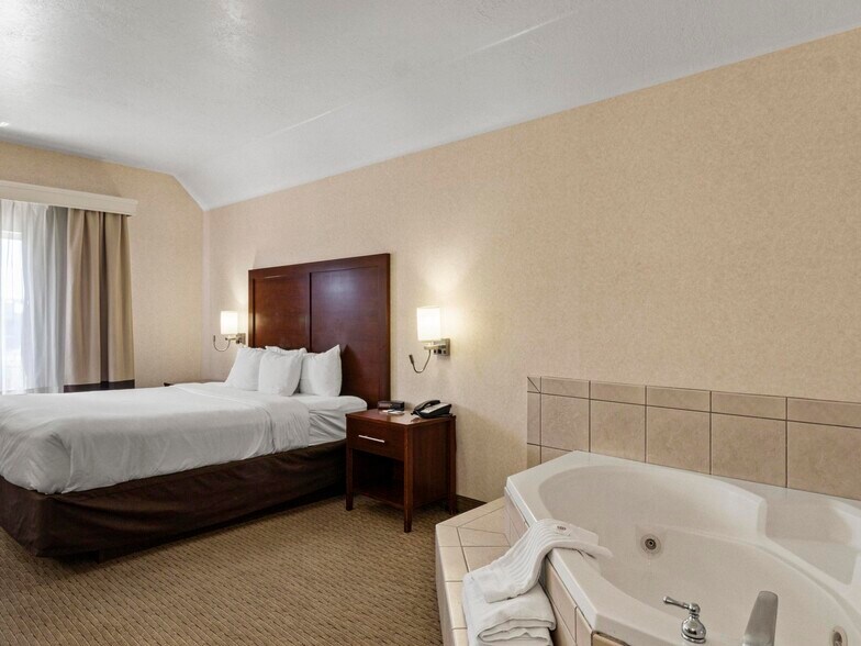 More Photos Of 2970 Idaho St, Elko Hotel For Sale