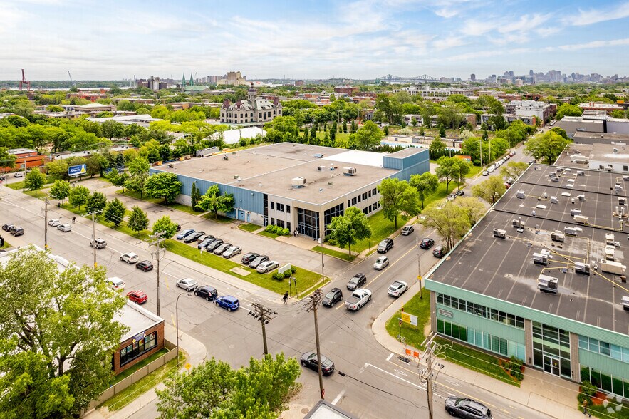 More Photos Of 2200 Av Bennett, Montréal Warehouse For Lease