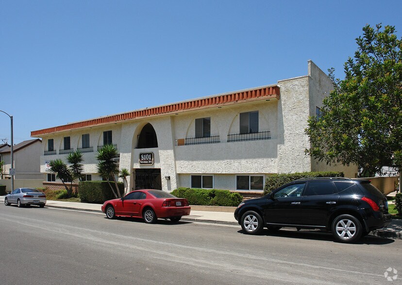 More Photos Of 8101 Newman Ave, Huntington Beach Medical For Lease